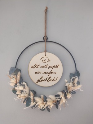 //www.woelkchen.nrw/Shop/Familie-Freunde/artikel_Metallhoop-mit-Holzschild-Wunschspruch-mit-Trockenblumen_25.html