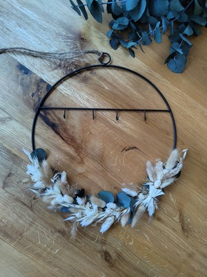//www.woelkchen.nrw/Shop/Familie-Freunde/artikel_Metallring-Schluesselboard-mit-Trockenblumen_27.html