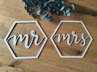 //www.woelkchen.nrw/Shop/Hochzeit-Hochzeitstag/artikel_Stuhlschilder-Hochzeit-mr-mrs-_159.html
