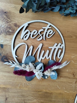 //www.woelkchen.nrw/Shop/Muttertag/artikel_Holzring-beste-Mutti-mit-Trockenblumen_105.html