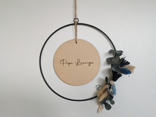 //www.woelkchen.nrw/Shop/Zuhause-Home/artikel_Metallring-Pipi-Lounge-mit-Trockenblumen_67.html